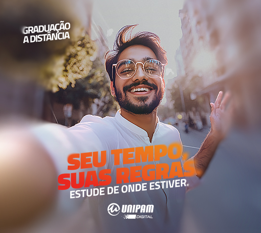 Jovem sorridente fazendo selfie em rua urbana, com slogan 'Seu tempo, suas regras. Estude de onde estiver' e logo UNIPAM Digital.